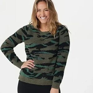 BAREFOOT DREAMS COZY CHIC PULLOVER CREW NECK GREEN BLACK CAMO SWEATER MEDIUM